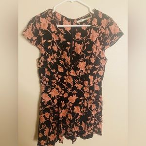 KIMCHI BLUE V-Neck Floral Short‎ Romper size 4